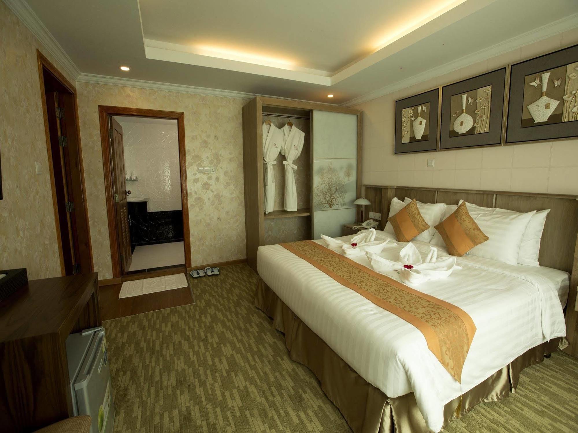 Royal Taunggyi Hotel Exterior photo