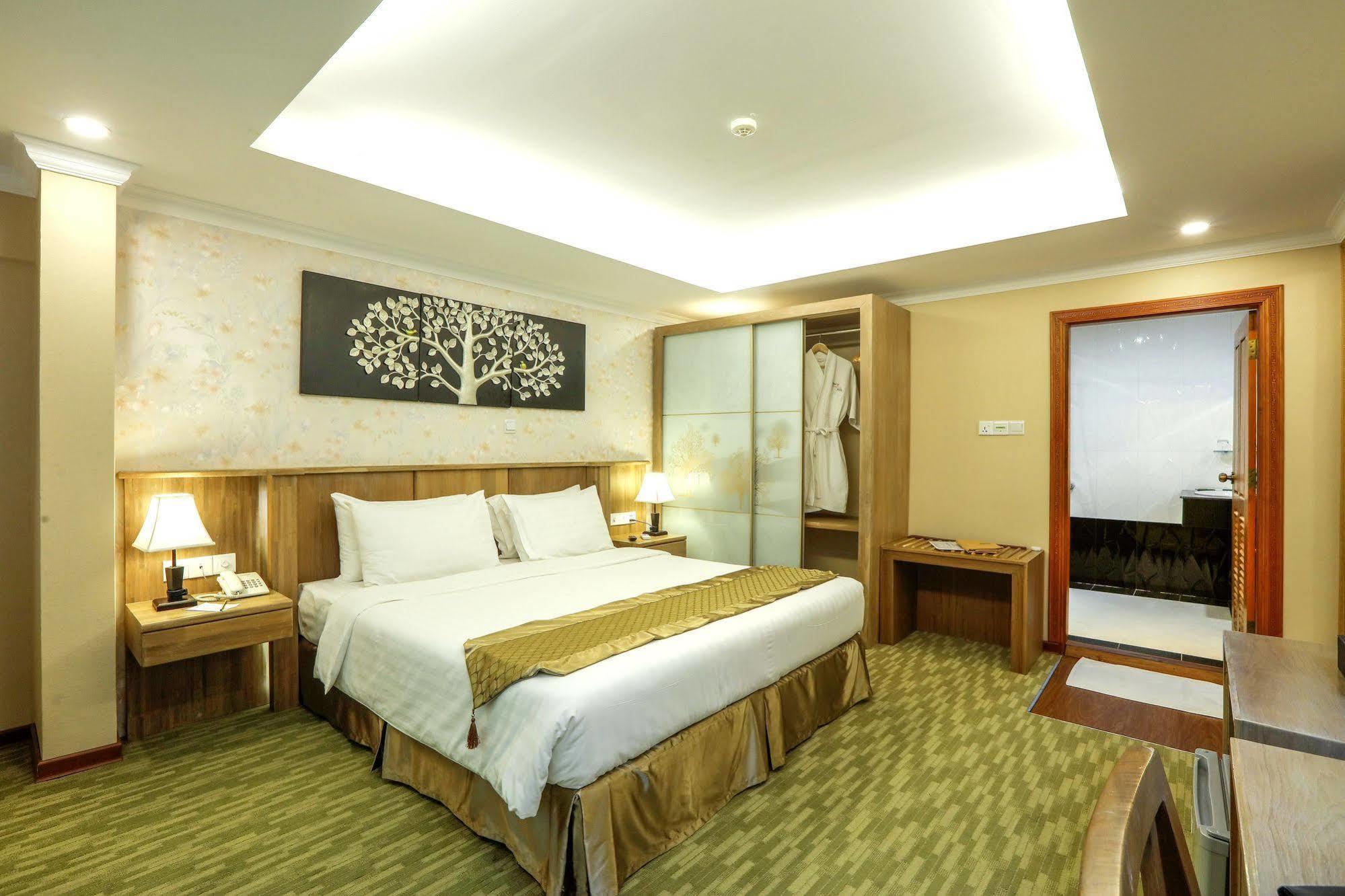 Royal Taunggyi Hotel Exterior photo