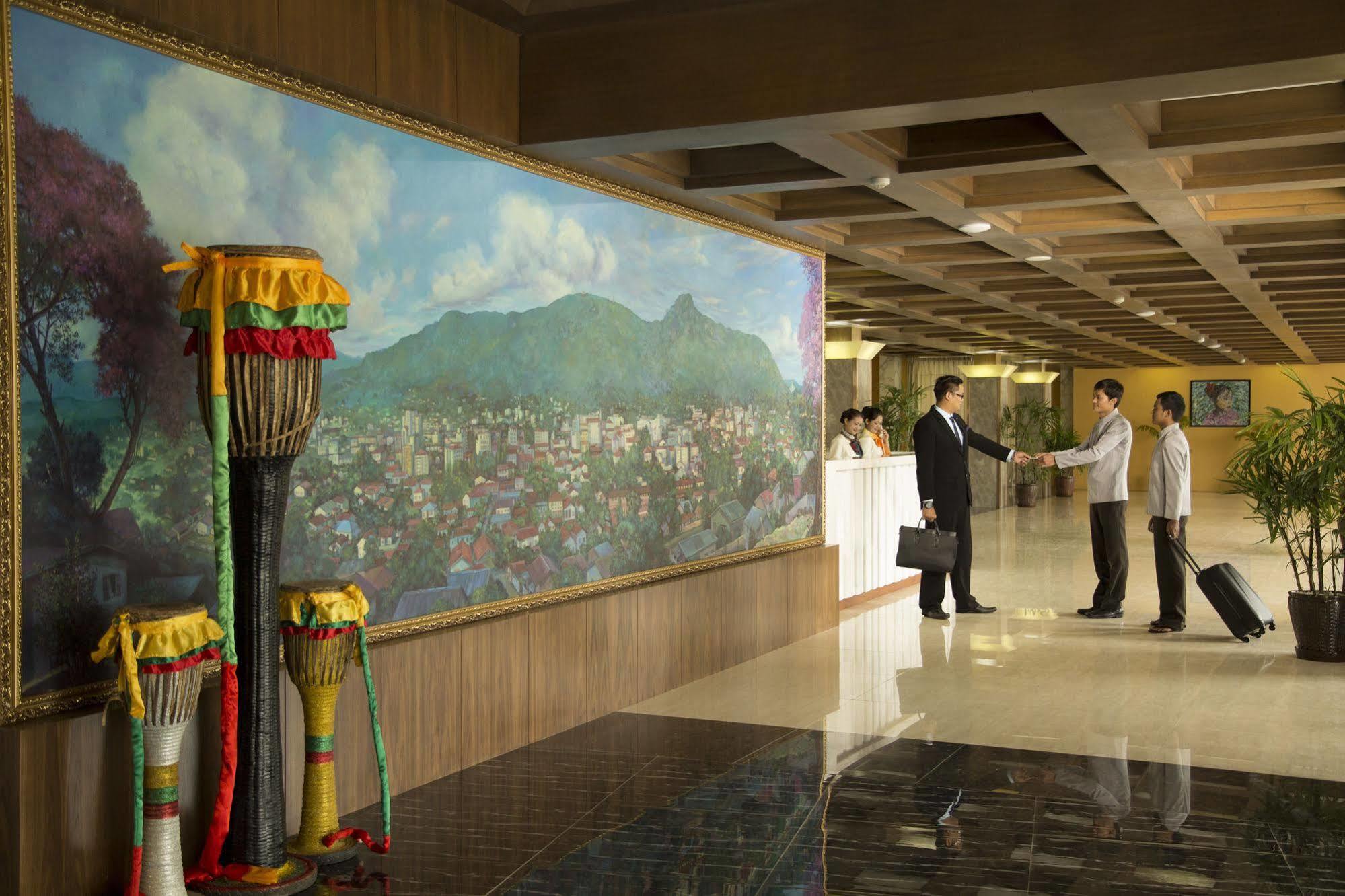 Royal Taunggyi Hotel Exterior photo